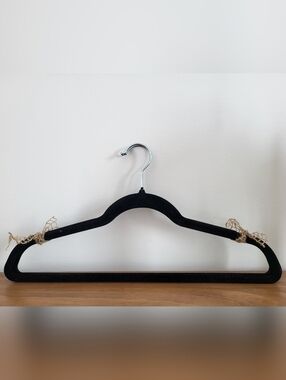 FREE💥 WITH 3/$30 BUNDLE💥 3 Black Velvet Clothes Hangers